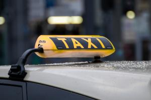 Chiedere l’apposizione o rimozione dei sigilli ai tassametri per servizio di piazza o taxi